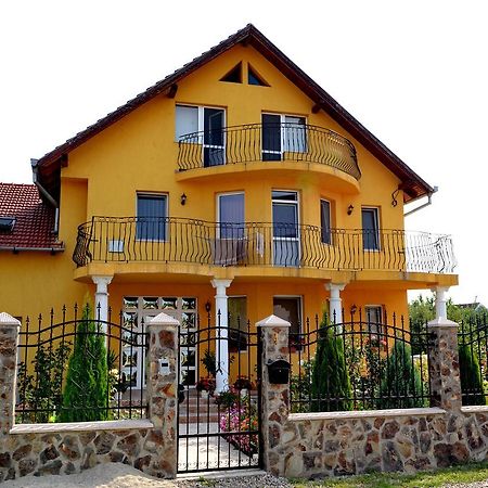 Casa Flora Hotel Sînmartin Exterior foto